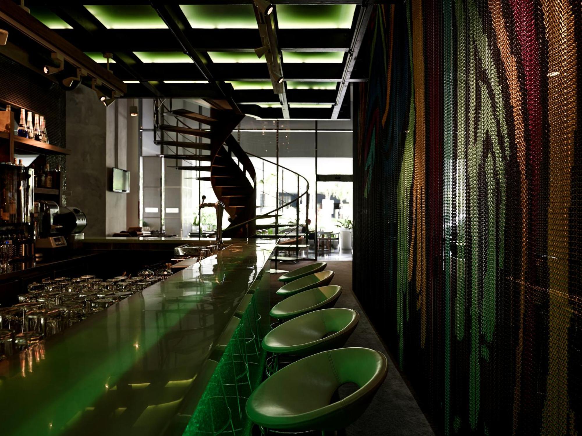 Pullman Jakarta Central Park Extérieur photo Interior of the bar