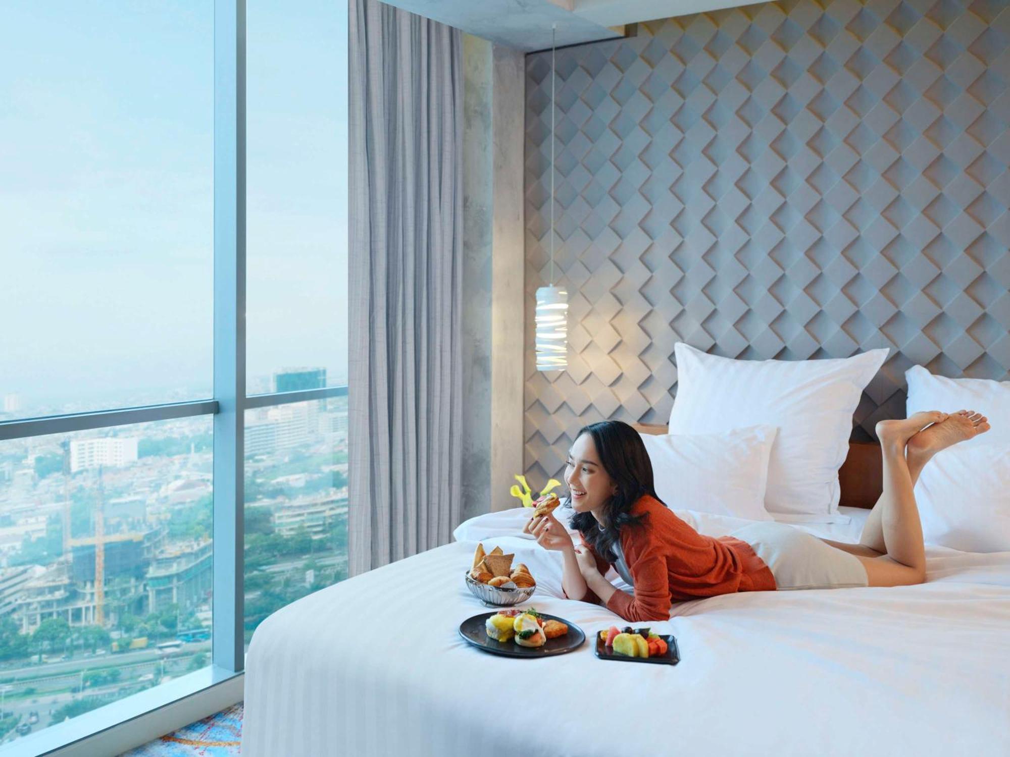 Pullman Jakarta Central Park Extérieur photo A guest at the hotel