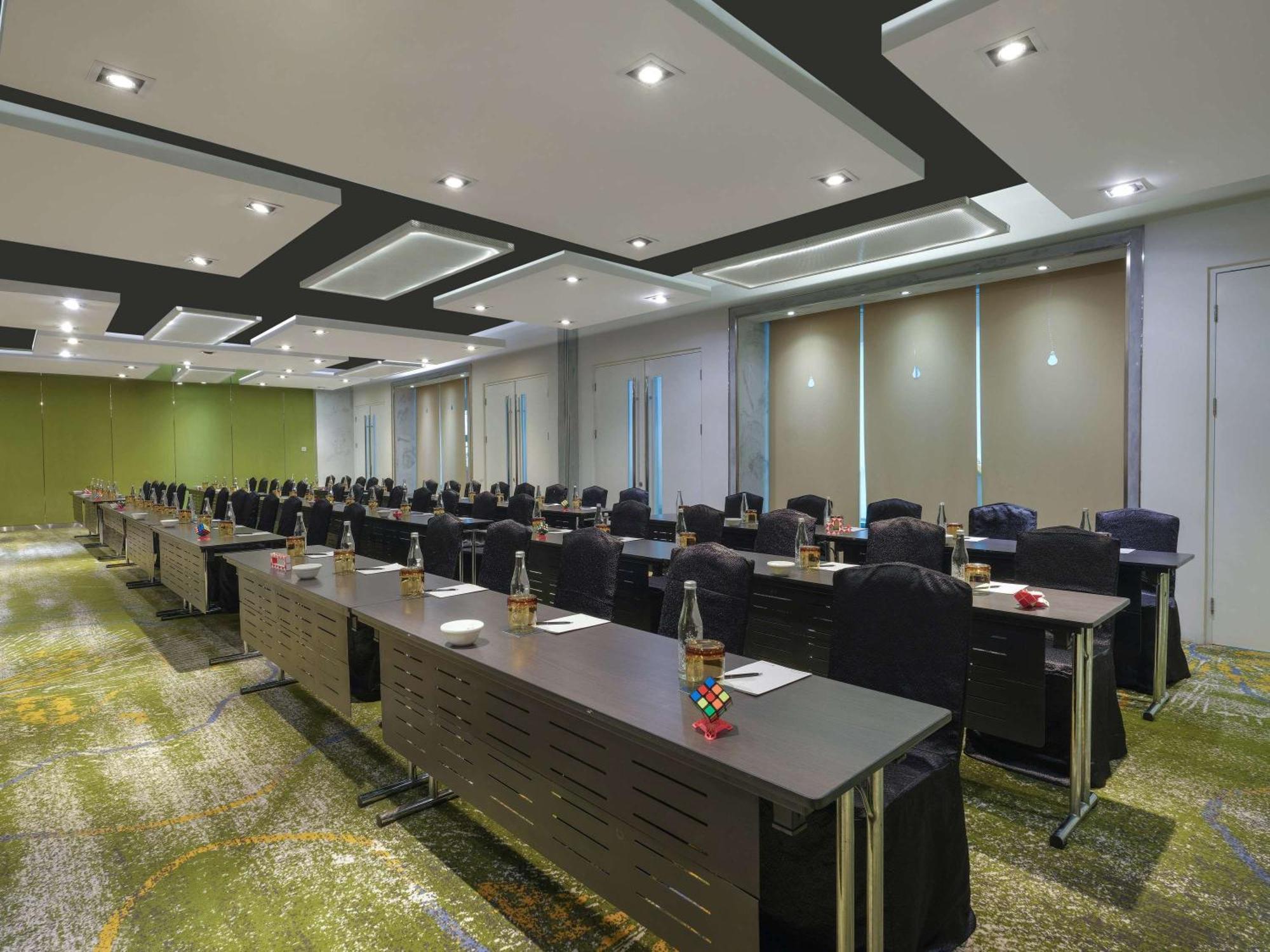 Pullman Jakarta Central Park Extérieur photo Meeting room