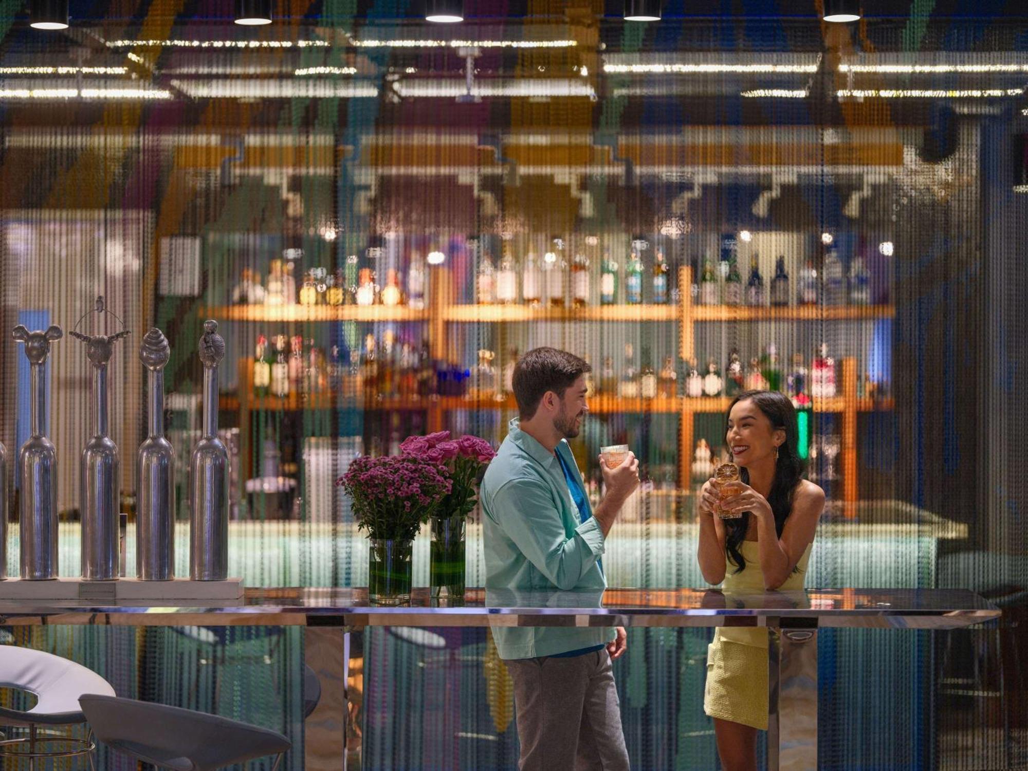 Pullman Jakarta Central Park Extérieur photo The bar at the 101 bar