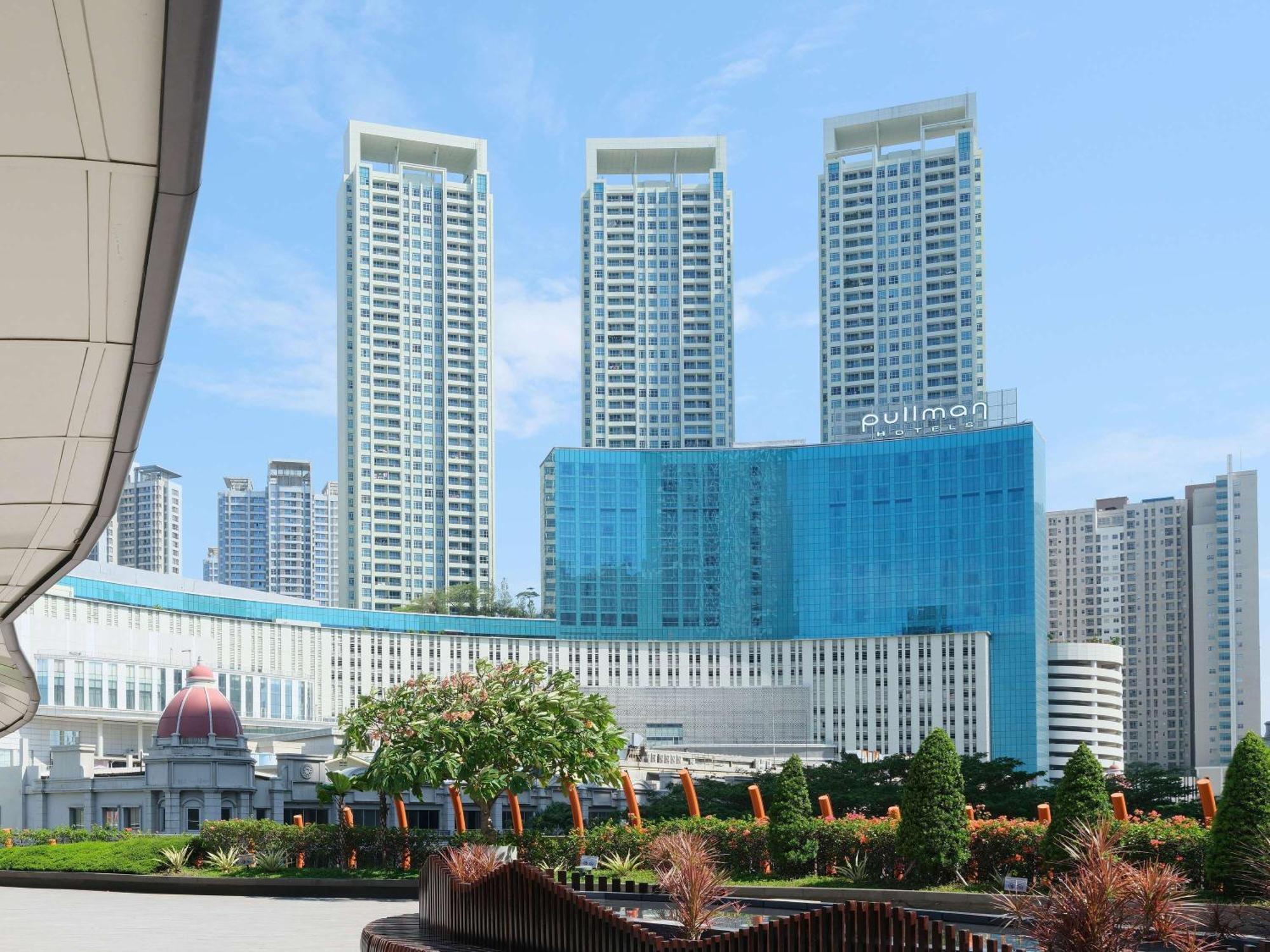 Pullman Jakarta Central Park Extérieur photo The complex in 2016